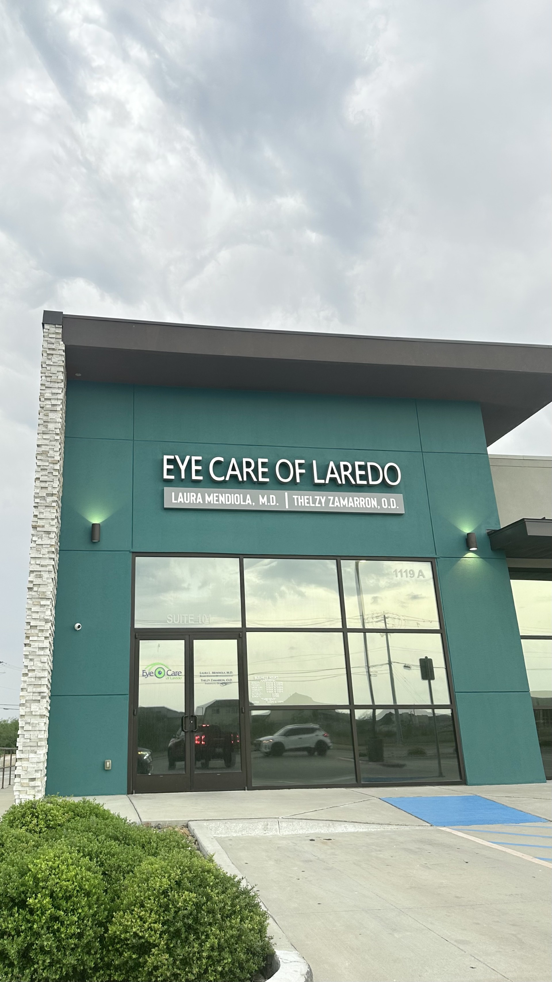Laredo Optical Co. Storefront
